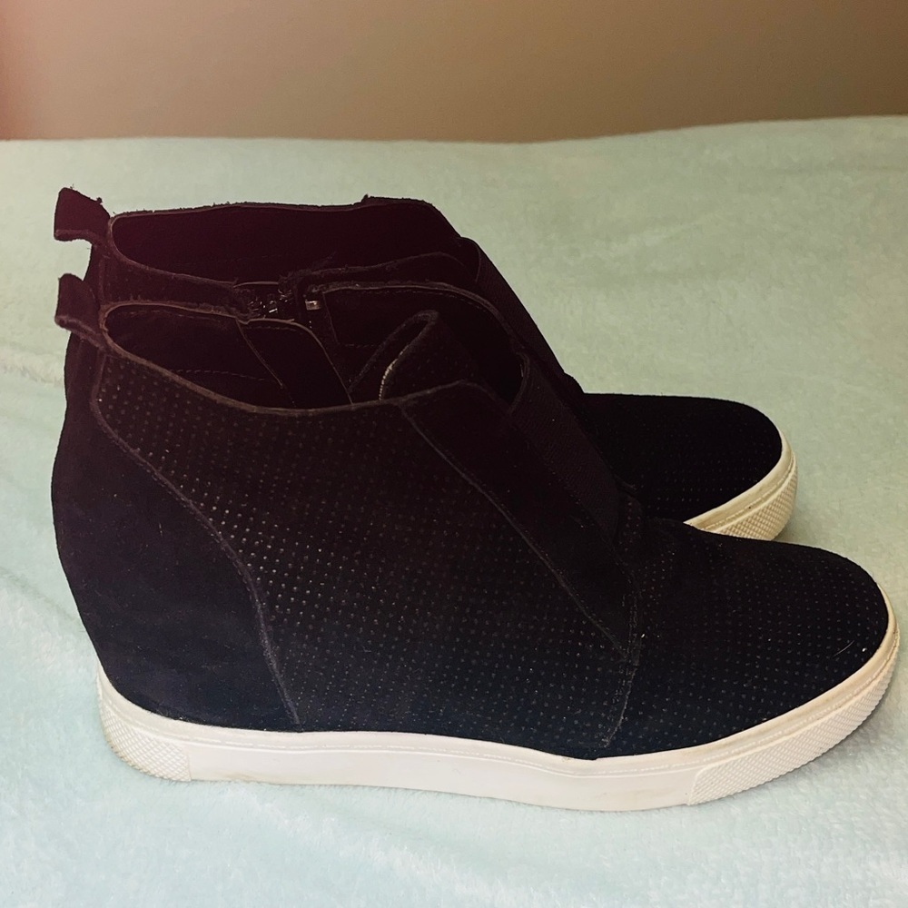 Steve Madden Wavery Womens Size 8 Black Suede booties